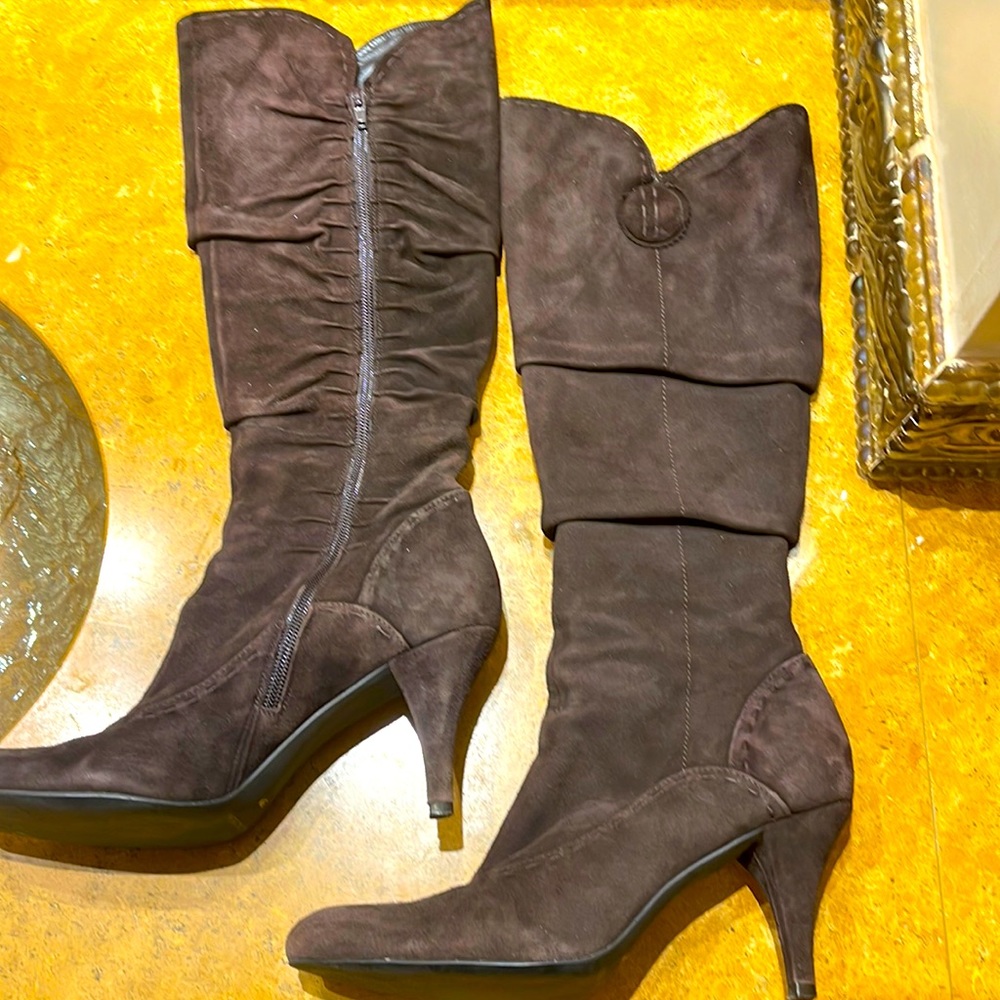 Antonio Melani brown suede heeled boots